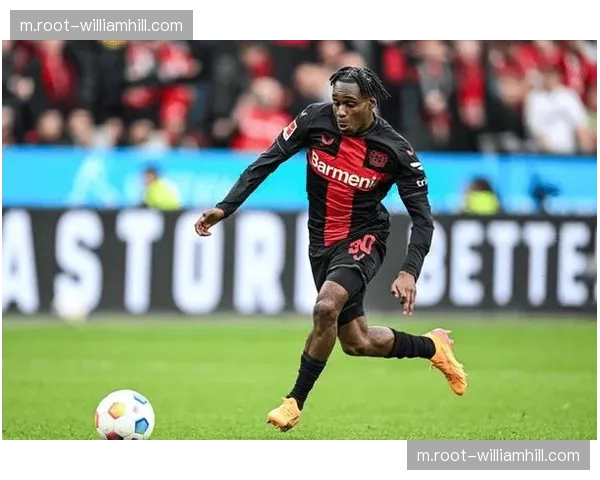 阿隆索勒沃库森战术创新 三后卫体系出球流畅进攻多元