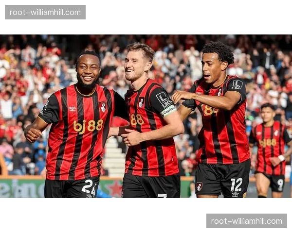 伯恩茅斯埃瓦尼尔森头球摆渡，斯科特插上推射完成致命一击